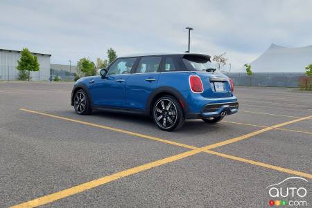 2022 Mini Cooper S 5-door, three-quarters rear